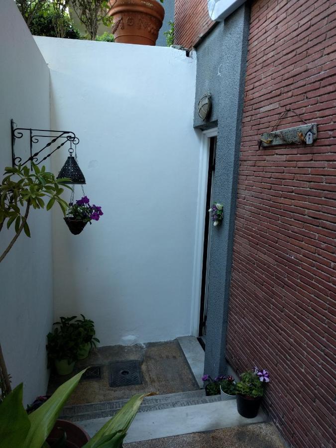 Cozy Apartment Ideally Located City Center And Megaron Moussikis Metro Station Athena Bagian luar foto