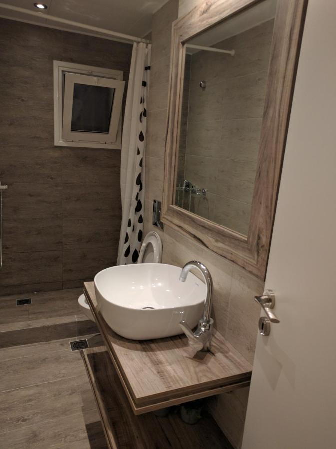 Cozy Apartment Ideally Located City Center And Megaron Moussikis Metro Station Athena Bagian luar foto